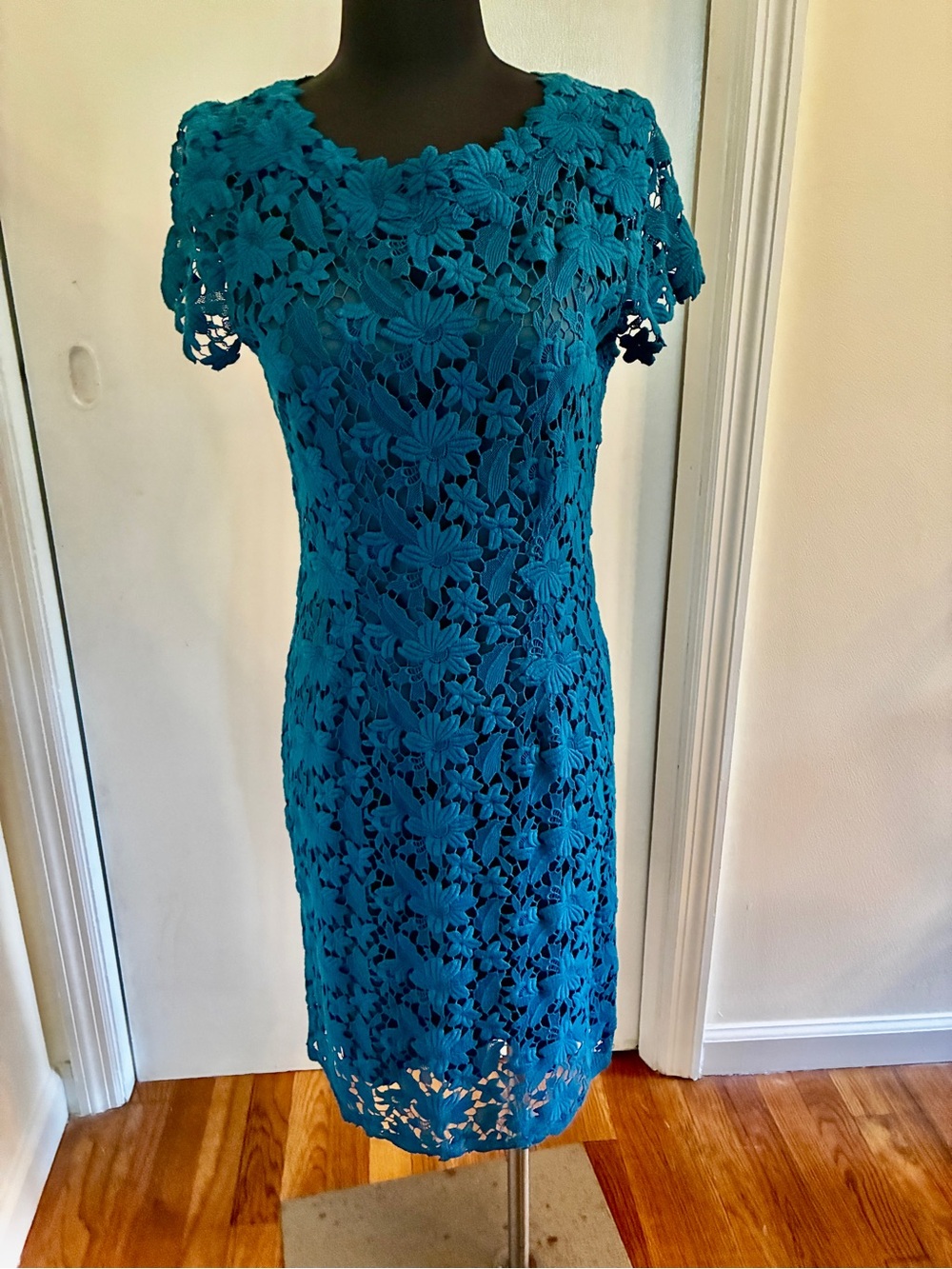 Tahari Teal Floral Lace Sheath Dress size 6